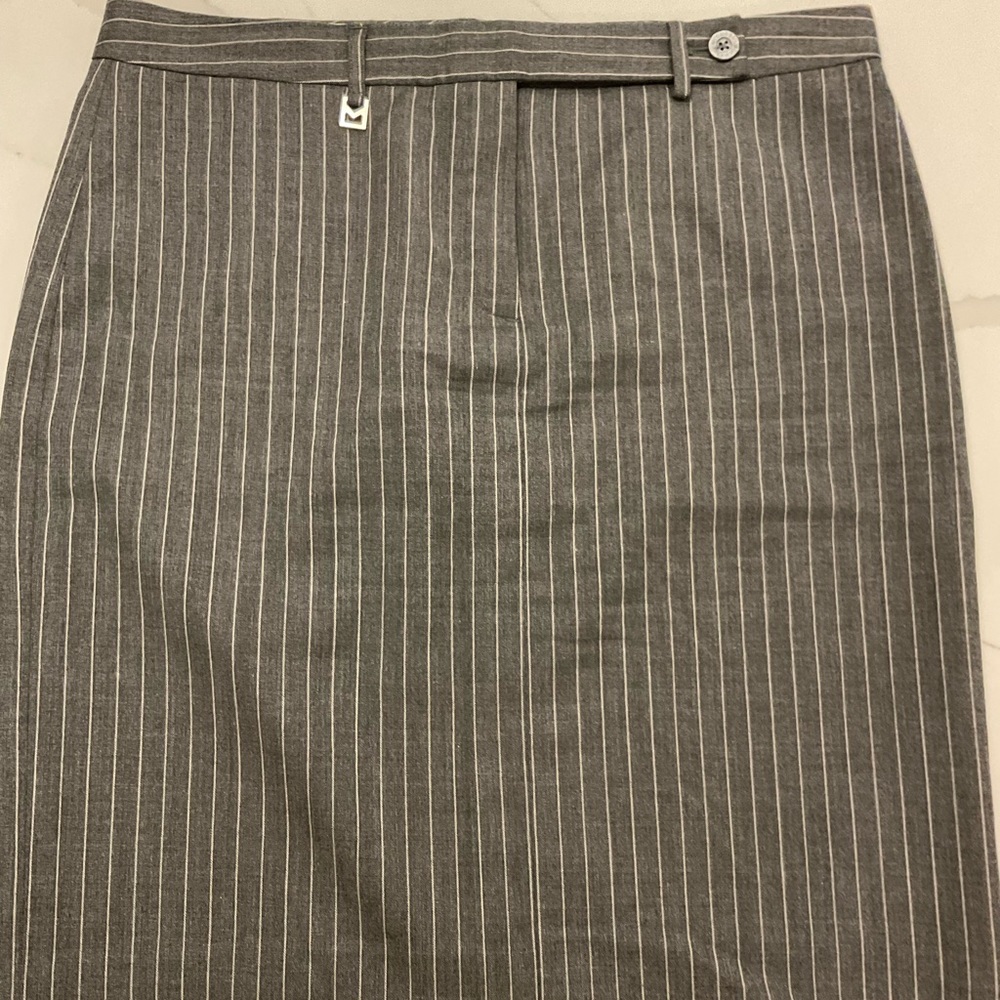 MICHAEL KORS GRAY PINSTRIPED PENCIL SKIRT